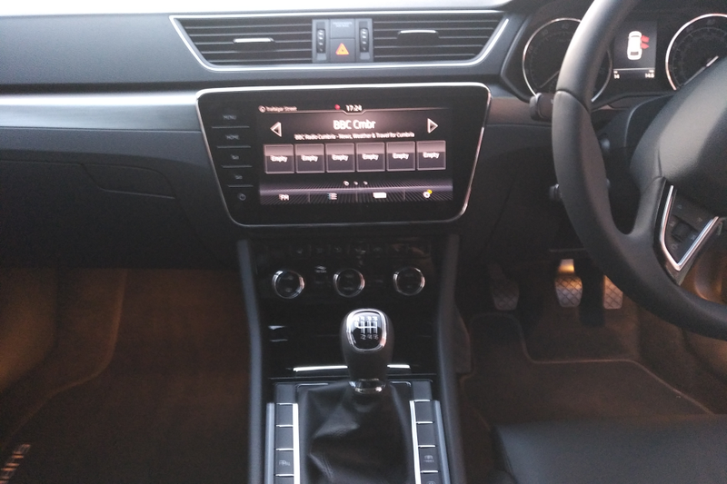 Touchscreen, three pedals and six gears